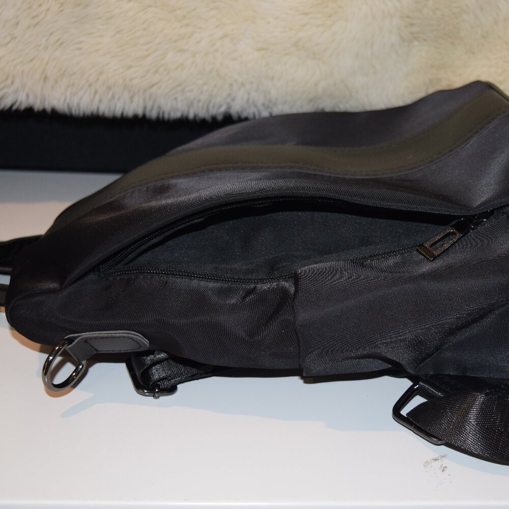 Anti-theft/Pickpocket Backpac - Picture 5 of 5